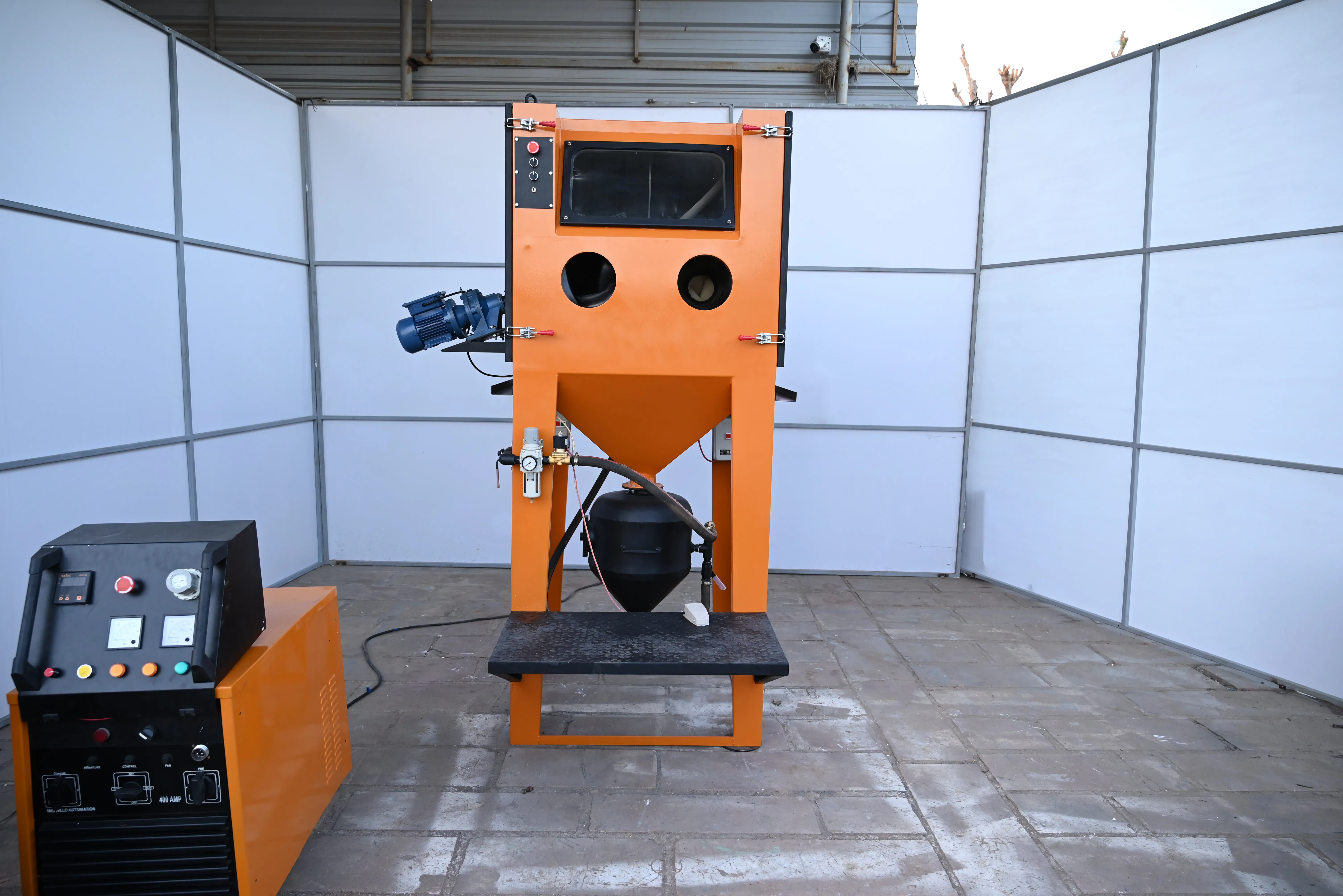 Shot Blasting Cabinet